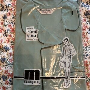 Munsingwear Antron Nylon Pajama set.